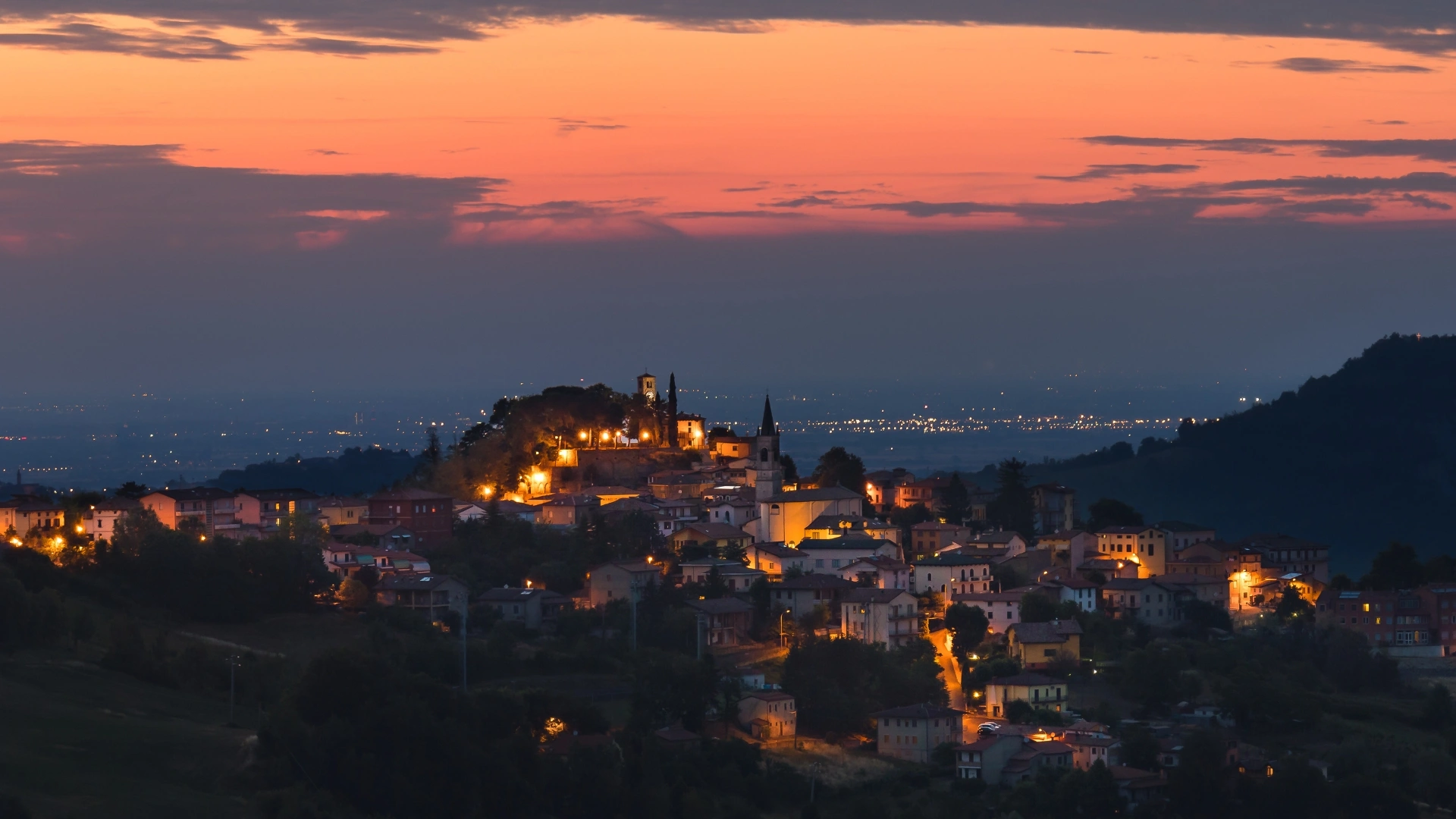 Tramonto a Piacenza. Gita a Piacenza e Grazzano Visconti con partenza da San Miniato, Dicembre 2026